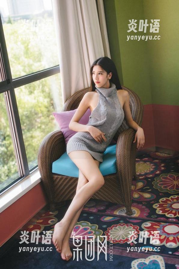 GIRLT果团网 - 最新图集：陈诗诗在制服中啦，感受到那种“只差一个转身”的微妙吗？