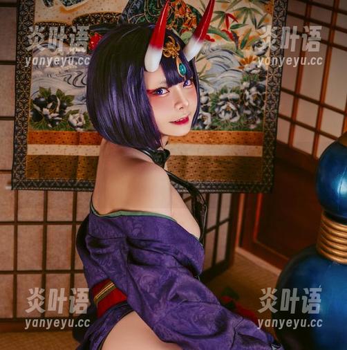 Hachi小芭KDAAhri原图，人间绝色俏皮又自信