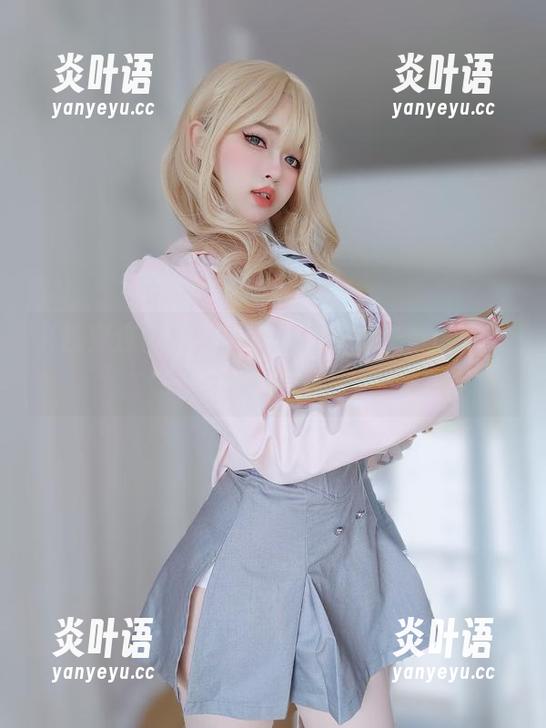 K酱穿连体衣，高清图包看过来，这小身材真弹性！