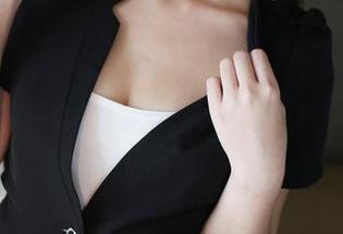 MyGirl美媛馆 – 图片暗藏玄机，熊吖BOBO穿红裙不怕让人想多——不过光线真心不友好。