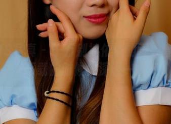 PANS写真 – 千万别被依依的睡衣套图迷住，下载的时候先深吸一口气！