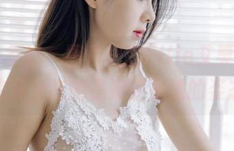 PDL潘多拉 – 图片里的Ellie艾栗栗，婚纱究竟衬托的是她还是她的姿态？