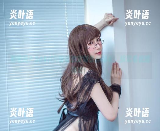 刺眼吗？Sakiiii翎柒的定制蕾丝睡衣，挑逗着我的视线！