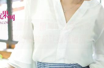 UGirls尤果网 – 图册中文字不多，但谭晓彤的棉袜却让我想说很多