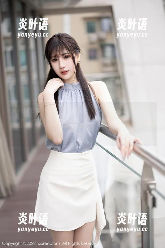 Xiuren秀人网-77qiqi Xiuren秀人网 - 当短裙与光影相遇,图片里的77qiqi让我想起了那年夏天的热浪!