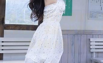 Xiuren秀人网 – MOON嘉依带来的私拍，原图超有范儿，实际我就像刚从床上爬起来的小熊。