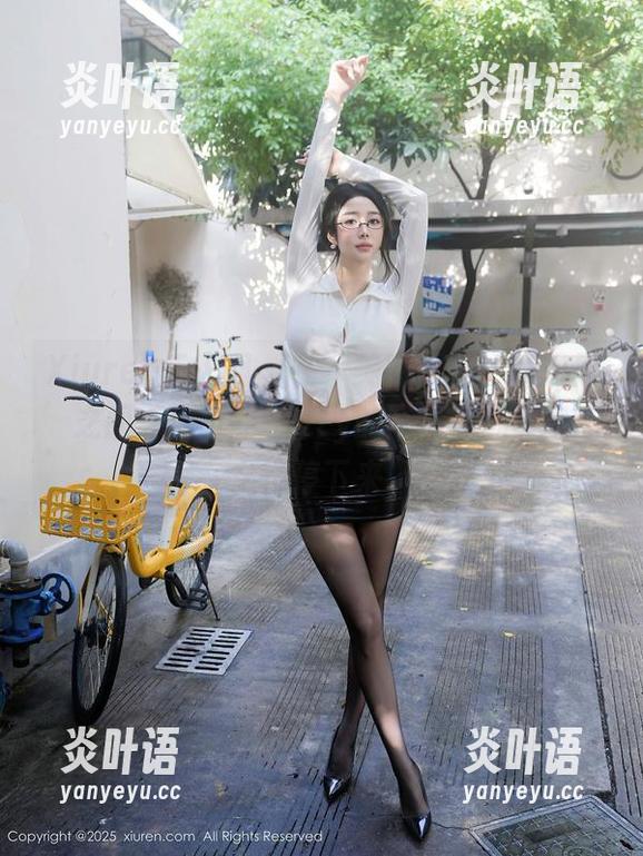 Xiuren秀人网 - 在’美脚’和‘普通足’之间，周思乔Betty的写真精选让我许久没停下来。