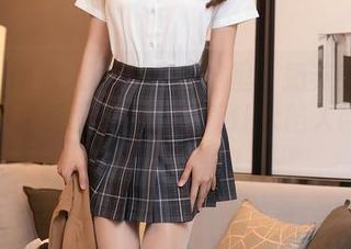 Xiuren秀人网 – 就在这里！奶芙乔乔的制服幸福画面，转眼就能让人陷入回忆，不愧是经典啊。