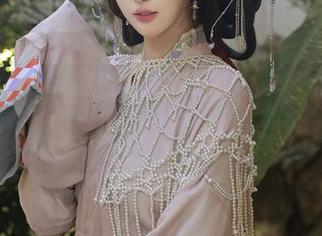 Xiuren秀人网 – sharing安妮Tess的校园写真，你能想象这位博主的灵动吗？