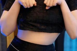 Xiuren秀人网 – 不只是校服，梦娜Vanessa的私房图集在挑战传统边界