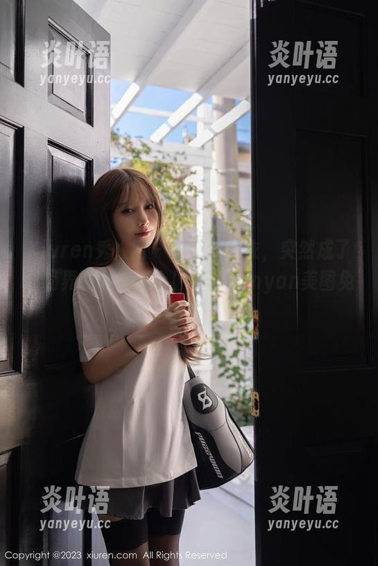 Xiuren秀人网-沐言yanyan Xiuren秀人网 - 一穿连体衣,突然成了时尚界的科幻人士!沐言yanyan美图免费送!