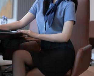 Xiuren秀人网 – 罗爱乔的原图，黑白就是画中的一种致命吸引。