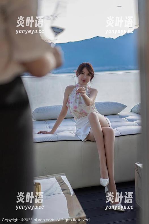 Xiuren秀人网 - 芝芝booty的短裤写真，灵魂在裤檐摇曳！