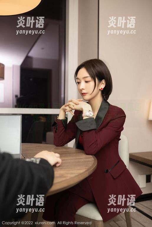 Xiuren秀人网-鹿小茜 Xiuren秀人网 - 就让白衬衫来主宰氛围:鹿小茜的高清写真与你无关?