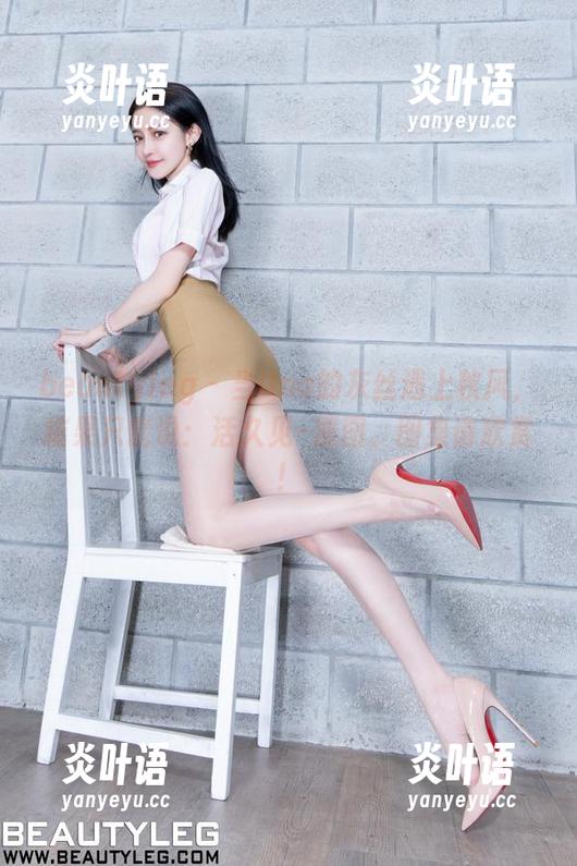 beautyleg-Una beautyleg - 当Una的灰丝遇上秋风,结果只能说:活久见–原图、图集请欣赏!