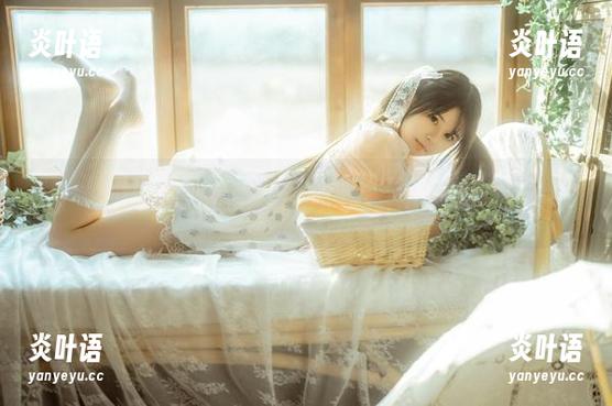 海边的rua阮阮：cos合集让她宛如夏日的小精灵～结果竟被海浪给推了！