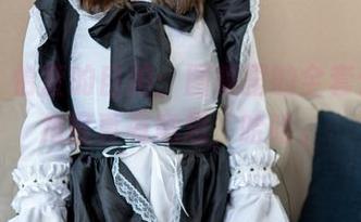 丽柜 – 怡萱的自拍：图集里的全套作品，角度真有意思，哈哈。