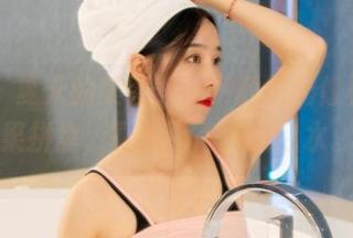 丽柜 – 夏天的美图，桃子的搭配像极了水果拼盘，真是看得我流口水。