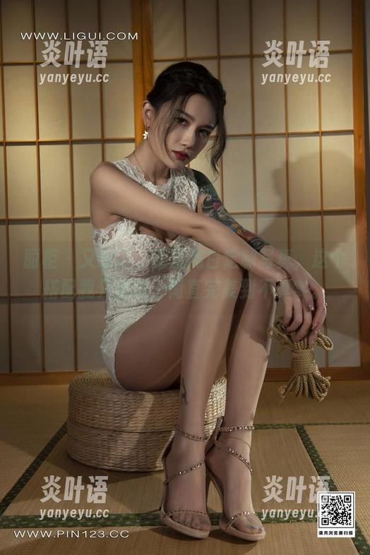 丽柜 - 又来了，蕊蕊黑白定制写真，这个搭配我只想说，简直完美到不真实。