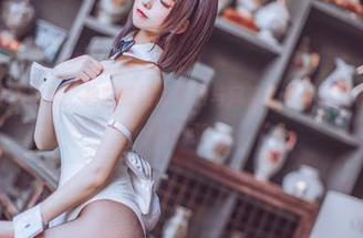 乖乖衣宝的旗袍秀：碧蓝航线的优雅与风姿，试问这样的写真您能抗拒吗？