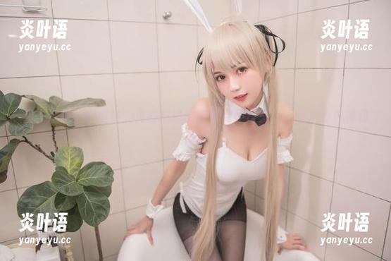 看，这是一组由你的负卿拍摄的穹妹女仆写真，显得格外传神和俏皮