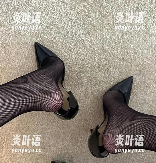 保守的二舅妈 微密圈 - 万圣节的鬼怪们:看保守的二舅妈如何在高清原图中逃出生天