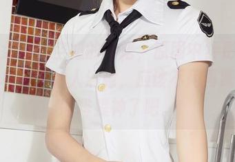 克拉女神 – 空姐的穿搭，原图中舒彤轻松驾驭样子真让人满意，应该不用再喝一杯咖啡提神了吧。