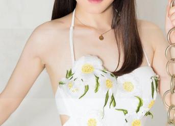 克拉女神 – 更新！苏可可修女写真集带你逛逛不一样的教堂，准备好见证“瞩目”的信仰吗？