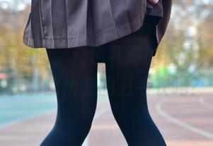 兔玩映画原图，蓝色礼服的优雅，配得上我那窜出来的丑毛衣吗？
