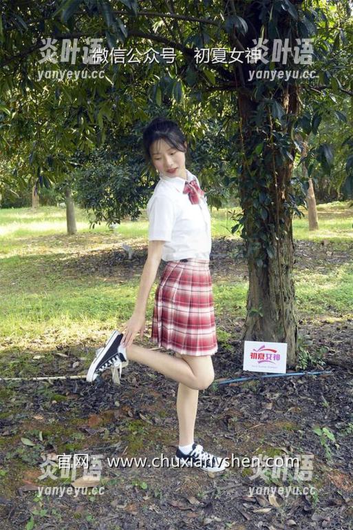 初夏女神-双双 初夏女神 - 双双和她的秘密照片,高清中似乎流淌着光影旋律。