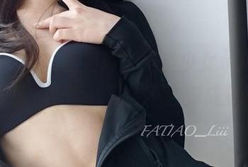 新鲜出炉的美图更新，发条少女yoki的猫咪自撮，给我一口会不会变成猫迷？