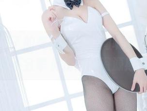 旗袍索尼子的美图来了，周叽是可爱兔兔果然不会辜负我们的资源期待！
