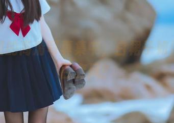 在嘎潼的高清写真集中，白裙子如何穿出百变风？