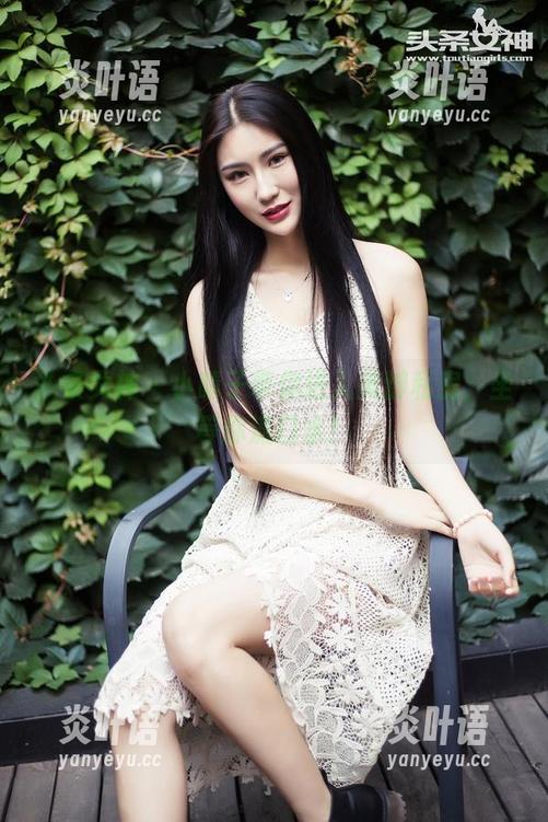 头条女神-小晴子 头条女神 - 小晴子带你进入美脚私房,坐等你流口水!