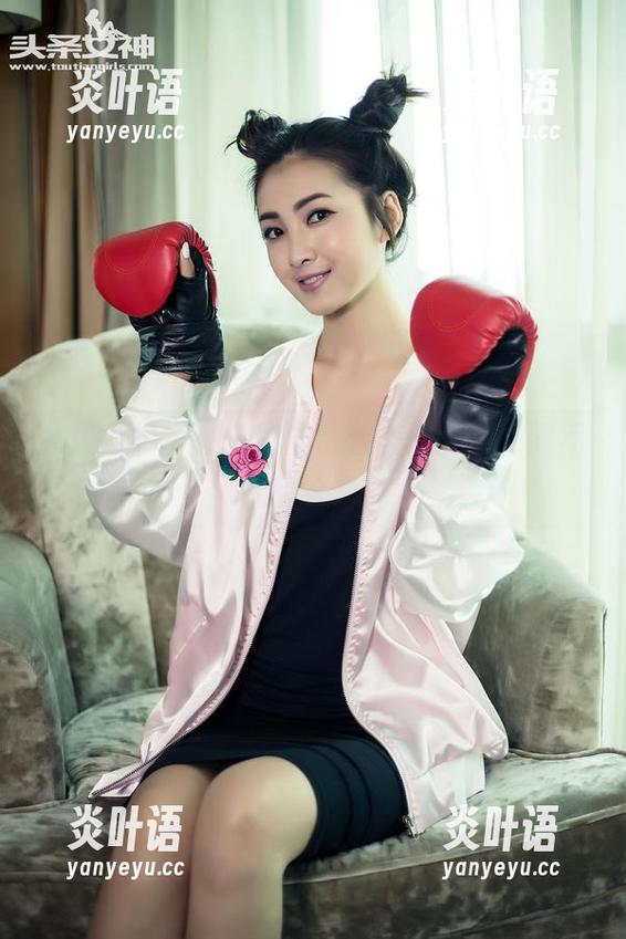 头条女神-筱溪 头条女神 - 图集里的筱溪美脚,让你忍不住想给赞!