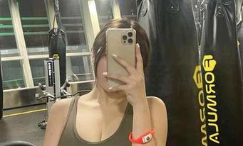 微密圈 – 美足写真，注意！奶宝妹纸的足尖轻盈得让我失去方向感。