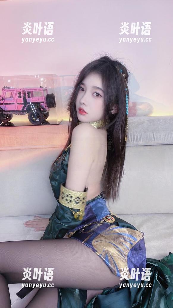 小小奶瓶儿 小小奶瓶儿携最新图片来袭,一起在迦南玩个痛快吧!