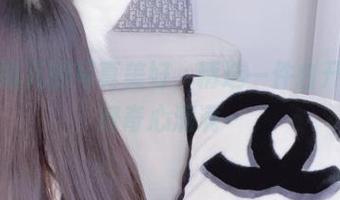 小小奶瓶儿的写真美好，精选一件白开水毛衣好奇心满满～