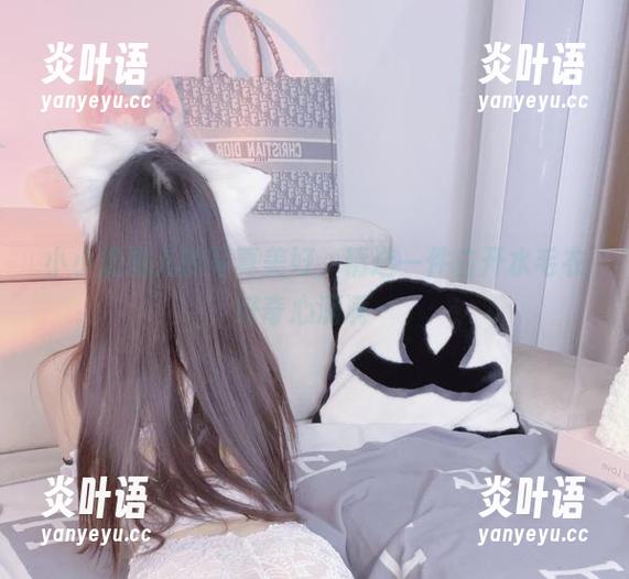 小小奶瓶儿的写真美好，精选一件白开水毛衣好奇心满满～