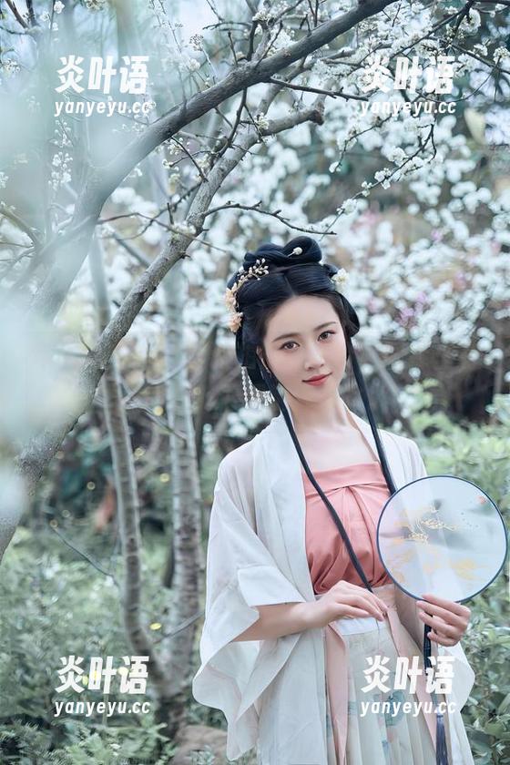 年年Nnian把圣诞拍得真不错，图库里有新组合，下载随你心水。