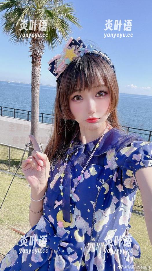 全套白丝，彩芸_Nebula的独特演绎，仿佛有种幽幽的温柔在空气中蔓延，好像…