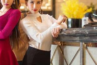 推女神 – 关于陈嘉瑶AYomiabe的礼服，你只需一键下载免费图包，值不值自有论断