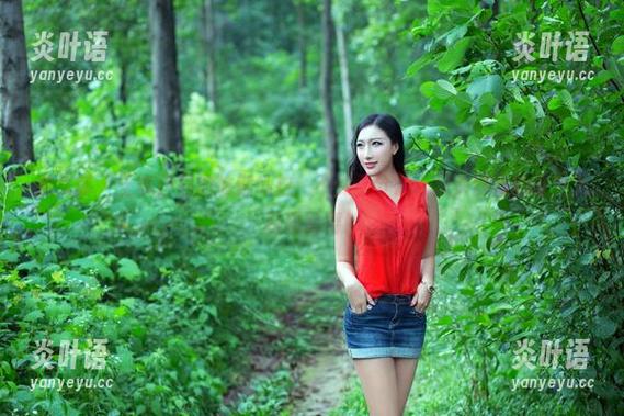 推女郎 - 王李丹尼的瑜伽私拍：不到五分钟，镜头前练的像是无脑踢踏舞！