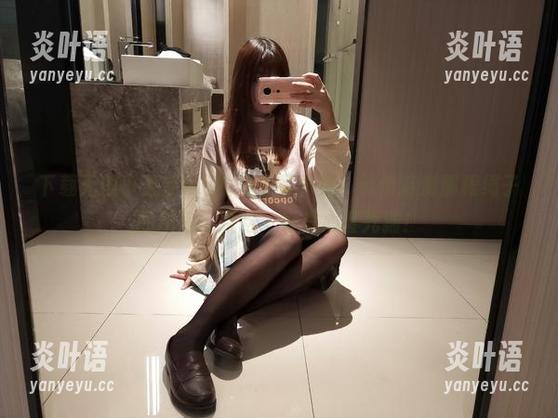 下载无颜小天使wy的绳子写真集，悄悄猜测那根绳子的用途，哈哈，好奇心害死猫！