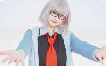 星澜是澜澜叫澜妹呀的吊带美图，挂在镜头上的春夏时光～