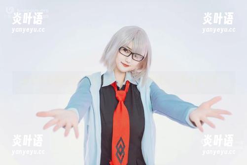 星澜是澜澜叫澜妹呀的吊带美图，挂在镜头上的春夏时光～