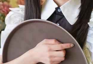 柴系小乖 – 赤西夜夜的修女写真，谁说修女不能撩人？