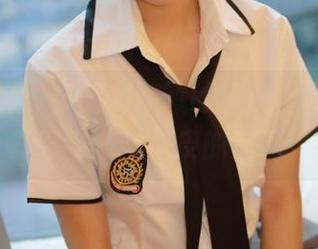 模范学院 – 发现胡润曦的短裤，高清原图里藏着一丝俏皮的波动。