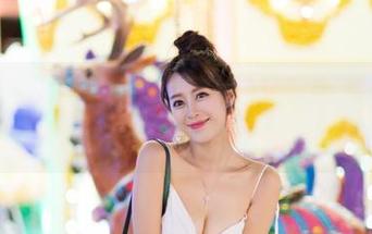 爱蜜社 – 精选美图：莉娜lena白丝中的那点小心思