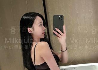 微密圈 – 一言不合牛奶里的果汁就穿上红色套装，高清图集看得我心累。